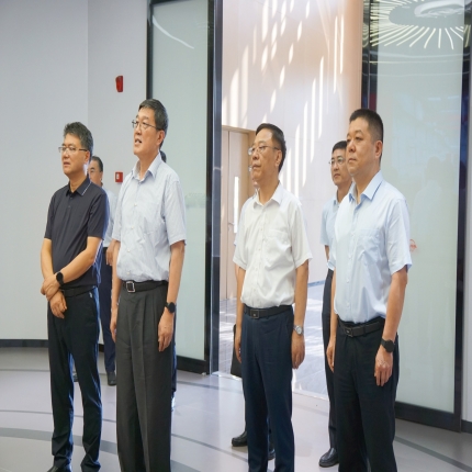 江蘇省政協(xié)黨組成員、副主席姚曉東一行 參觀調(diào)研泰隆集團